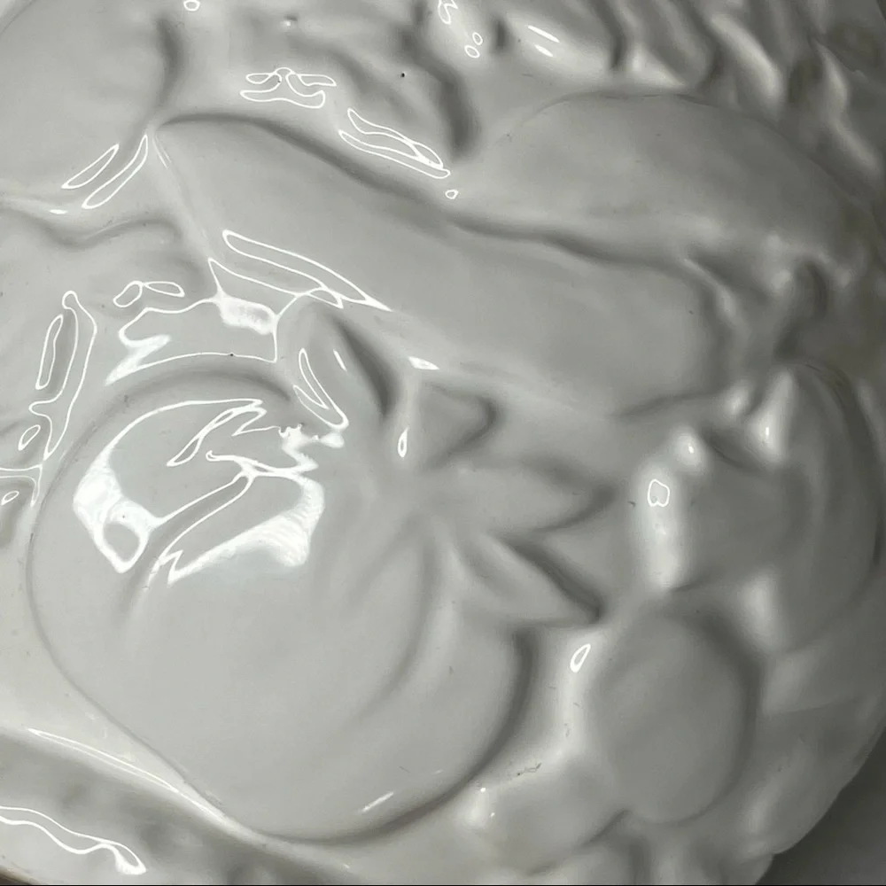 Porta white embossed